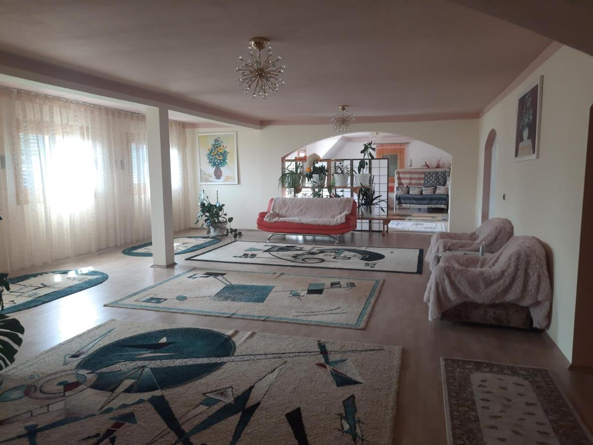Antal Kulcsosház Gyimesfelsőlok Hotel Kültér fotó
