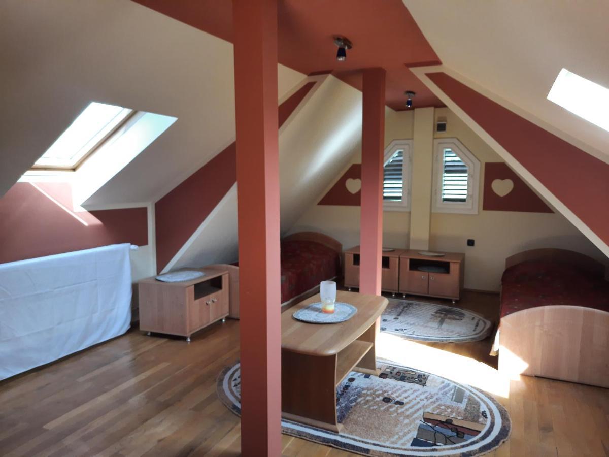 Antal Kulcsosház Gyimesfelsőlok Hotel Kültér fotó