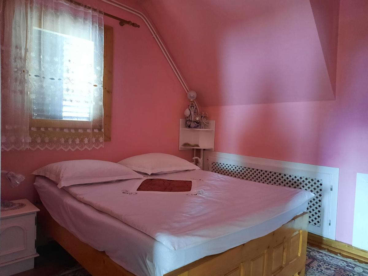Antal Kulcsosház Gyimesfelsőlok Hotel Kültér fotó