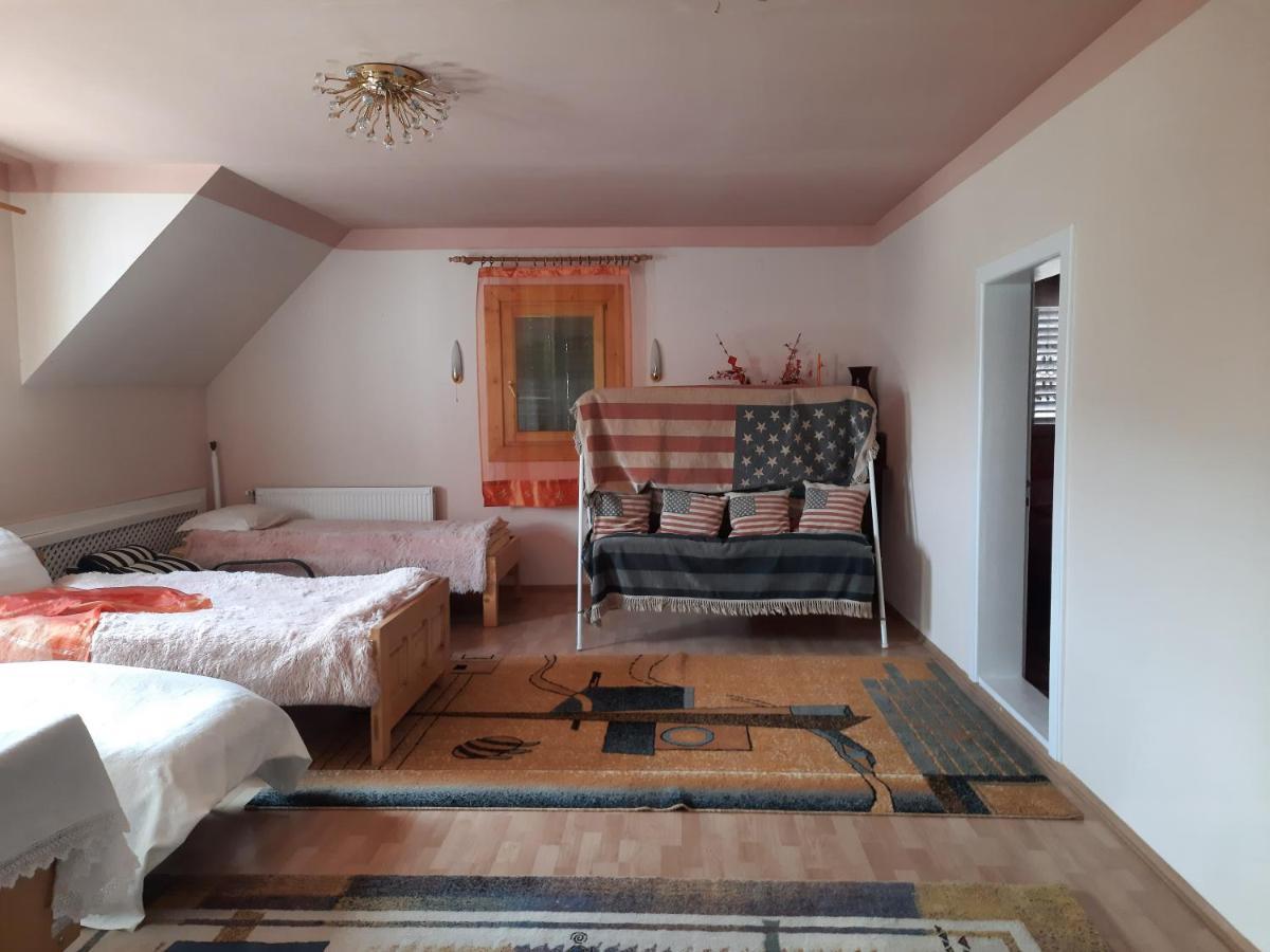 Antal Kulcsosház Gyimesfelsőlok Hotel Kültér fotó